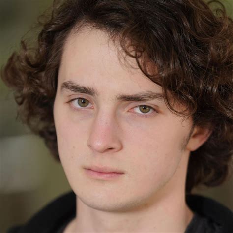 Watch Amazing Stories - Season 1 • Episode 3 - Dynoman and the Volt ...