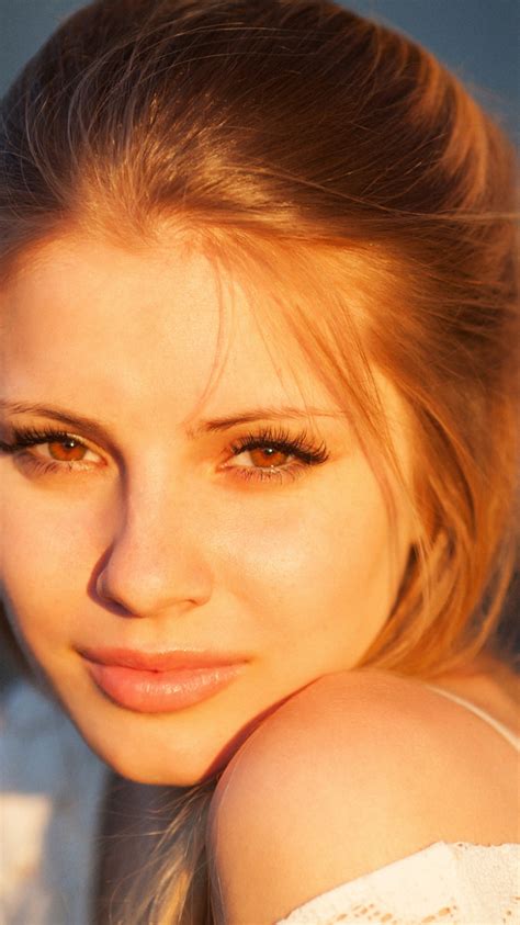 Download wallpaper look, girl, the sun, face, 500px, section girls in ...