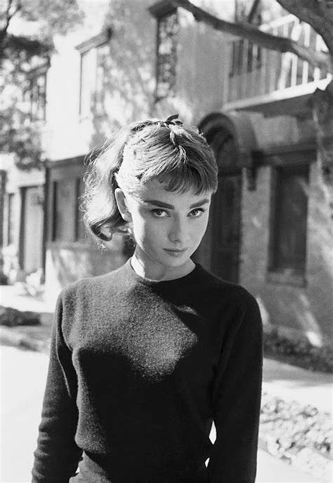 永遠に美しい。1953年に撮影されたオードリー・ヘップバーンの若き姿 | ARTIST DATABASE Audrey Hepburn ...