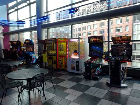 Elokuvateattereita: Regal Battery Park Stadium 11