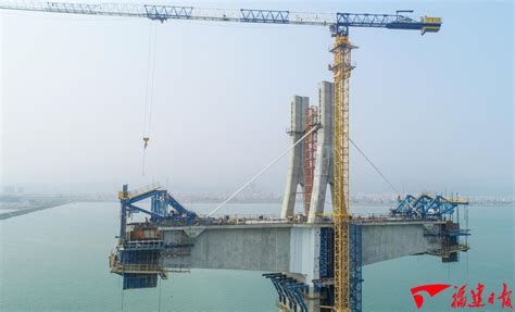 湄洲湾跨海大桥进入主塔挂索施工阶段