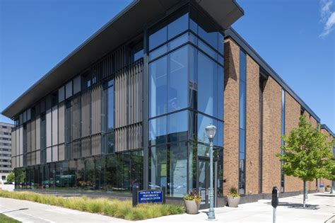 Wisconsin, metro Milwaukee outperforming national economic averages in ...