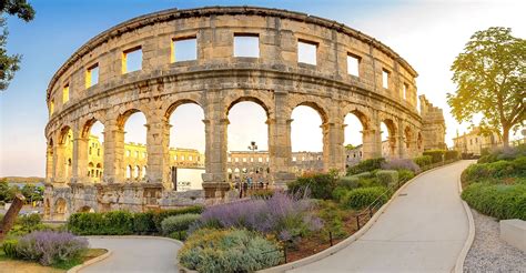 6 Amphitheaters of Ancient Rome