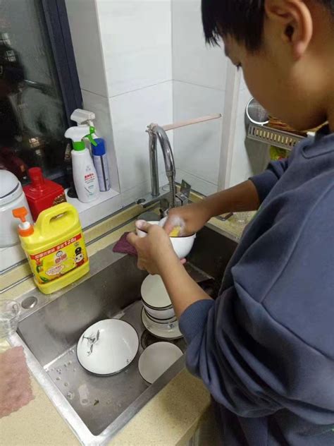 安全守护 携手共净 ——乾元镇第二幼儿园食堂人员洗碗技能比赛