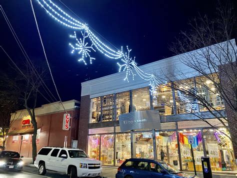Thayer Street Providence HOLIDAY LIGHTS! - Stylish Life for Moms