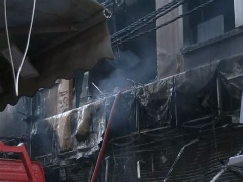 Delhi Fire Tragedy: 2 Jump Building to Save Lives | 9 Burned