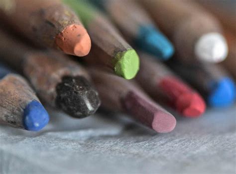 Chalk Pastel vs Oil Pastel: Which Medium is Best for You? - Artsydee ...