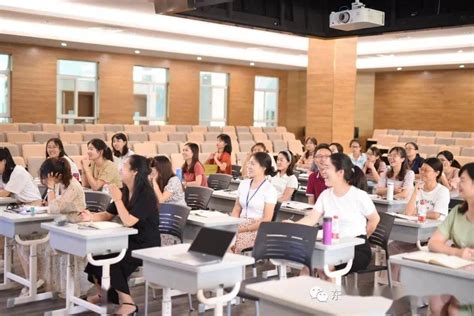 东莞市波利亚外国语学校管建刚特级教师工作室成立_课堂