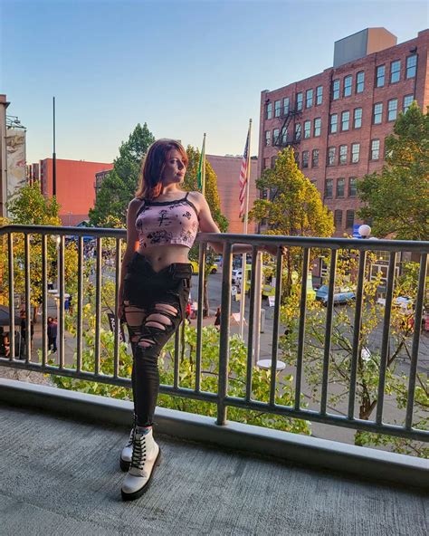 Rylie Rowan Bio, Age, Career, Net Worth, Height, Education, Boyfriend ...