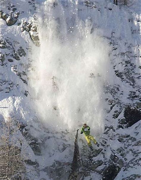 组图：英国滑雪爱好者拍摄到雪崩瞬间_新闻中心_新浪网