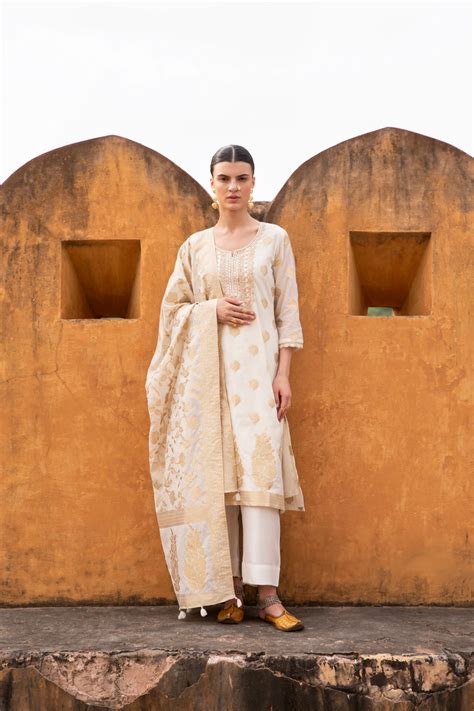 CREAM PURE CHANDERI BANARASI KURTA SET – Karaj jaipur