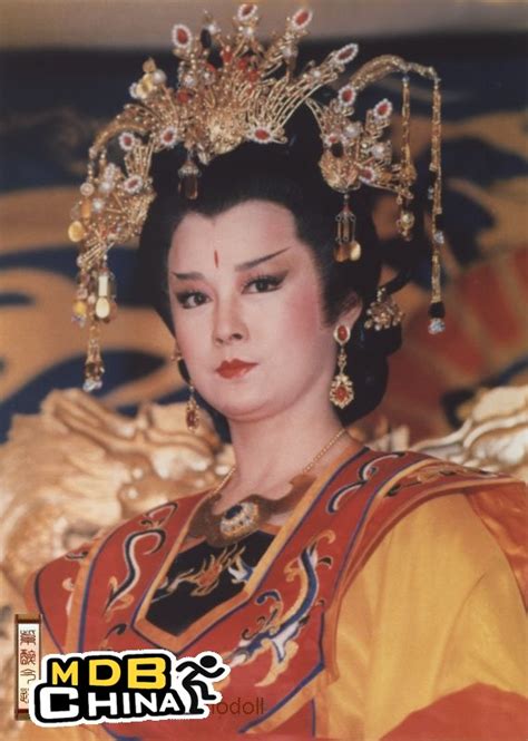 十二年冬楚平王卒楚平王尸骨