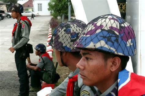 缅甸数百名佛教叛军袭击4个警察局 13名警察遇害|缅甸|叛军|佛教_新浪新闻
