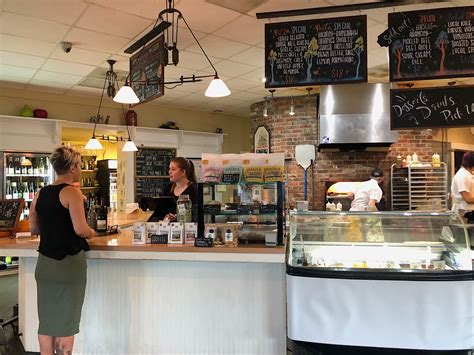 Jackson’s Corner - Bend, OR | Review & What to Eat