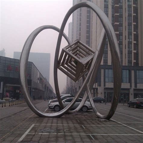 城市不锈钢环境雕塑的寓意美-宏通雕塑