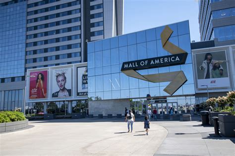 Mall of America swarmed by cops in armored vehicles with roads and ...