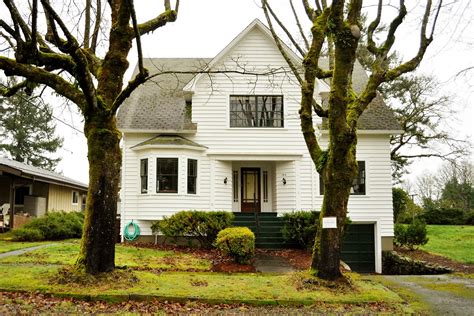 'The Twilight Saga' - Bella Swan's House. 184 S 6th St, Saint Helens, OR