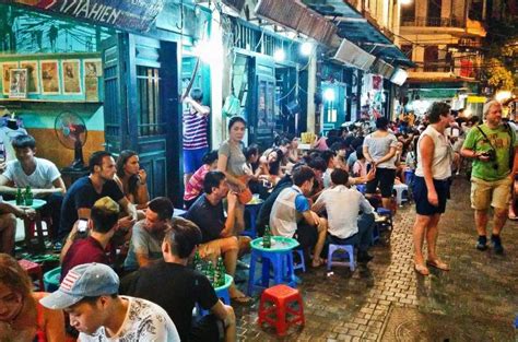 实拍越南唐人街，百万华人的主要聚集地，很多店铺都写着中文。
