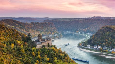 Burg Katz castle and Rhine river, Sankt Goarhausen, Rhineland ...