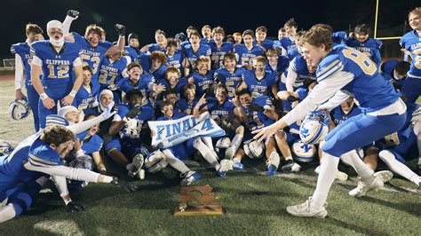 Norwell High football rolls Abington, moves on to Div. 6 Final Four