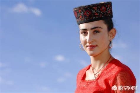为什么吉尔吉斯、乌兹别克、塔吉克、哈萨克，这些国家的人长相像我们中国人？_我国