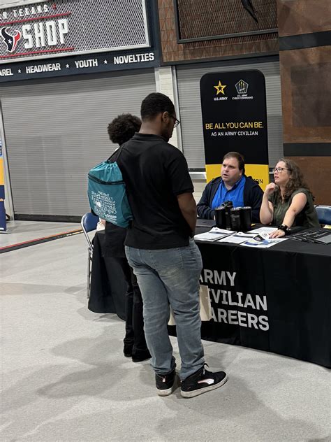 Army-Exclusive Total Army Career Fair HOUSTON, TX – Soldiers and Civilians representing the ...