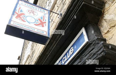 Conservative Club Sign 的图像结果