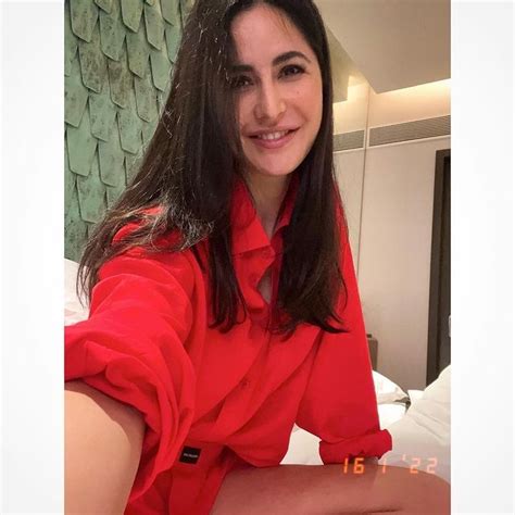 Sunday Selfie: पति विक्की के पास इंदौर पहुंची कैटरीना ने शेयर की ...