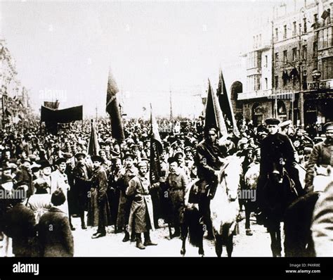 Russian Revolution. Armed Bolsheviks in the streets of Moscow. russia ...