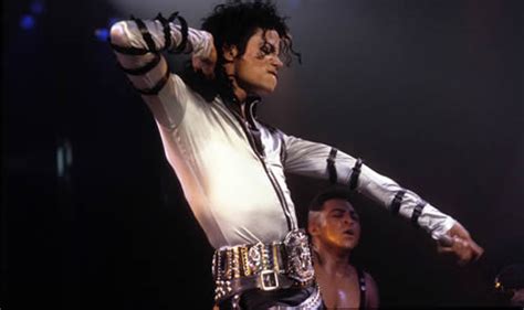 迈克尔·杰克逊十大经典歌曲：推荐杰克逊17首个令人回味无穷-小薇女性时尚