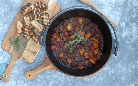 Beef Stew aus dem Dutch Oven | BBQPit.de