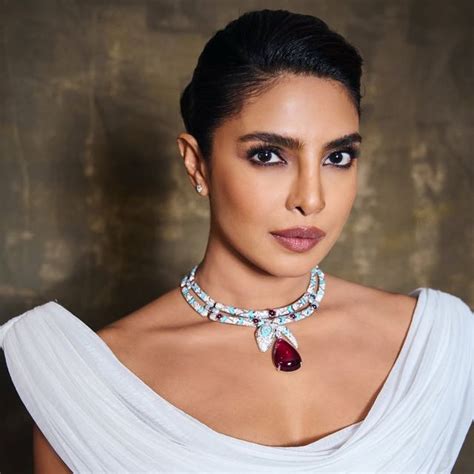 Kohl-rimmed eyes are all the rage right now and celebrities like Alia ...