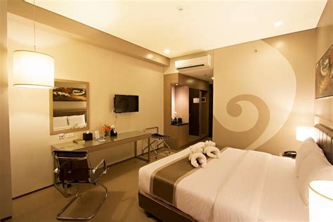 Bayfront Hotel Cebu - North Reclamation Rooms: Pictures & Reviews ...
