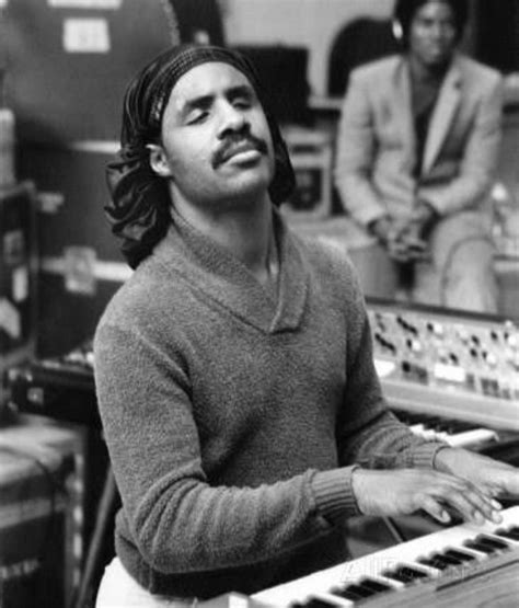 A Rare Glimpse of Stevie Wonder Without His Glasses at Motown Studios ...