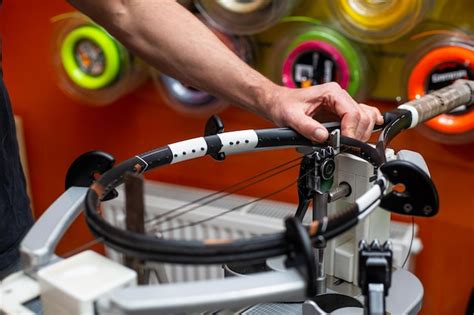 How to String Tennis Racket 的图像结果