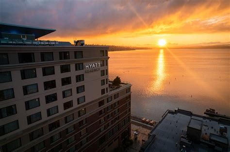 Hyatt Regency Lake Washington at Seattle's Southport Valet Parking ...