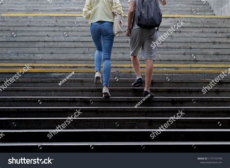 People Walking Up Stairs 的图像结果