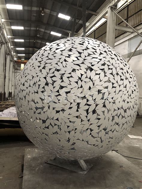 房产入口处镂空球水景雕塑 不锈钢雕塑定制_景观雕塑厂-站酷ZCOOL