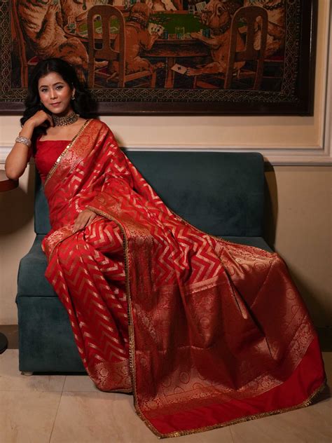 Banarasee Handwoven Semi Silk Saree With Zari Design & Lace-Red