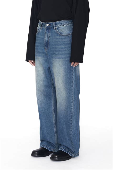 CODA INDIGO WASHED DISTRESSED BREARK CUT STRAIGHT JEANS