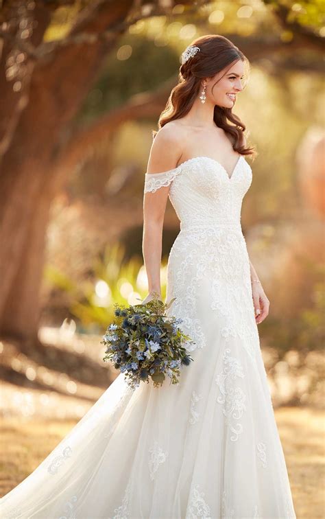 29 Fall Wedding Dresses with Amazing Details