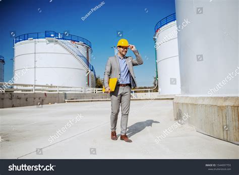 Cucasian Man Business Suit 的图像结果