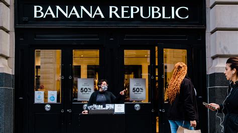 Beloved fashion retailer and Banana Republic rival abruptly closing ...