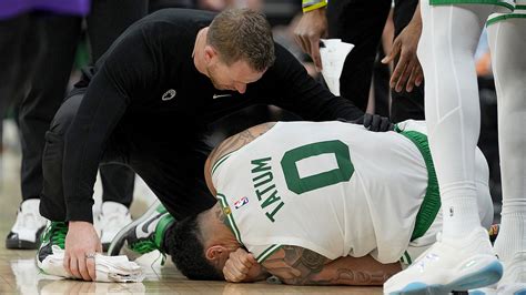 Celtics' Jayson Tatum leaves game after taking hard foul vs. Kings ...