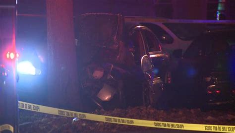 Car crashes into parked vehicles, tree; Milwaukee driver suspected of ...