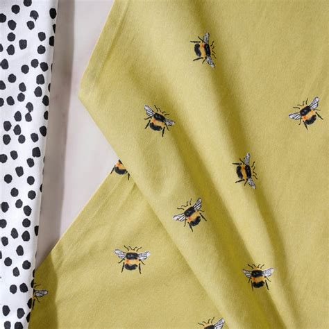 Dots and Bees Printed Cotton Tea Towel Of 2 Online - Premium Table ...