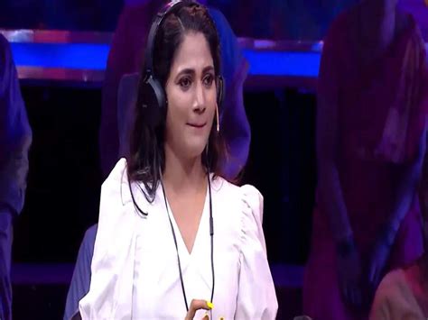 Losliya,ஸ்டார்ட் மியூசிக்: லோஸ்லியா ரொம்ப லக்கி கேர்ள் போலயே - losliya ...