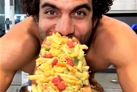 5,000 कॅलरीज रोज खाऊनही या फिटनेस एक्स्पर्टने घडवले 6 पॅक ॲब्स ...