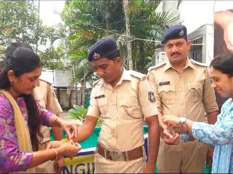 In Ankleshwar, GIDC police personnel were wished long life by the ...