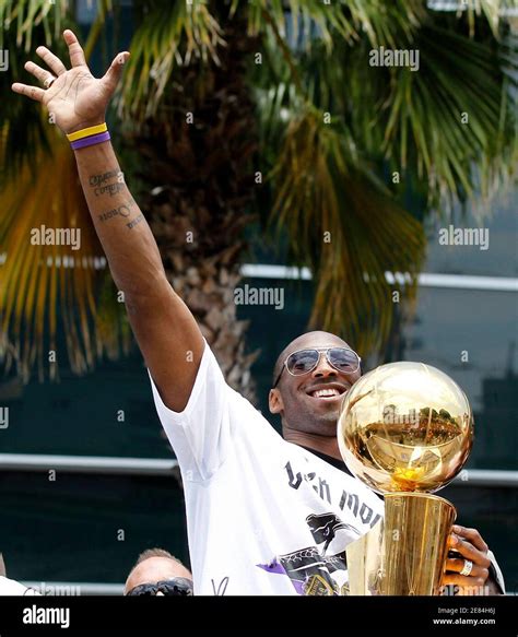 Kobe bryant nba championship trophy hi-res stock photography and images ...